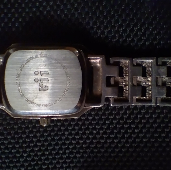 Antique Roma womens watch with matching bracelet main image 5